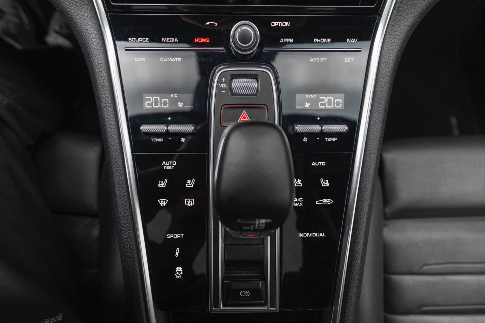 Fahrzeugabbildung Porsche Panamera 4 BOSE CARPLAY LED KAM TOTW PDK