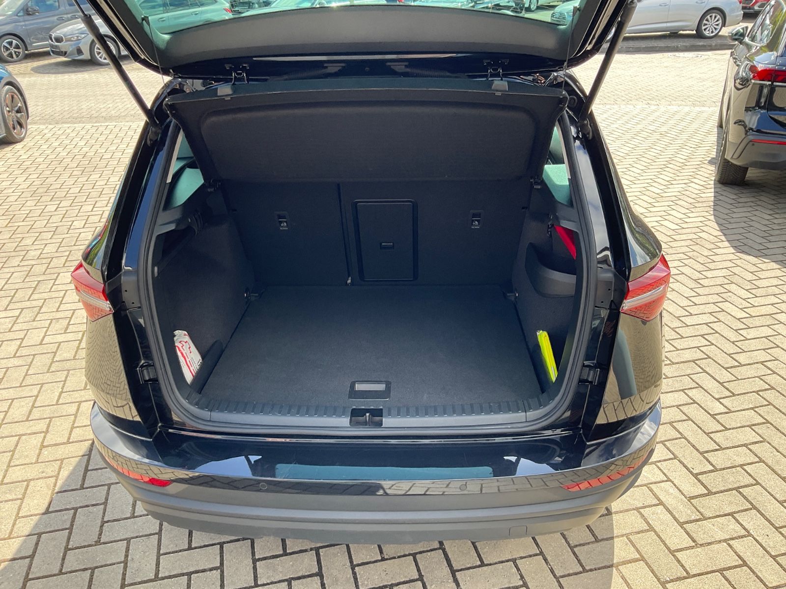 Fahrzeugabbildung SKODA Karoq 1.5l TSI ACT DSG,Navi,Kamera,LED,VirtualCo