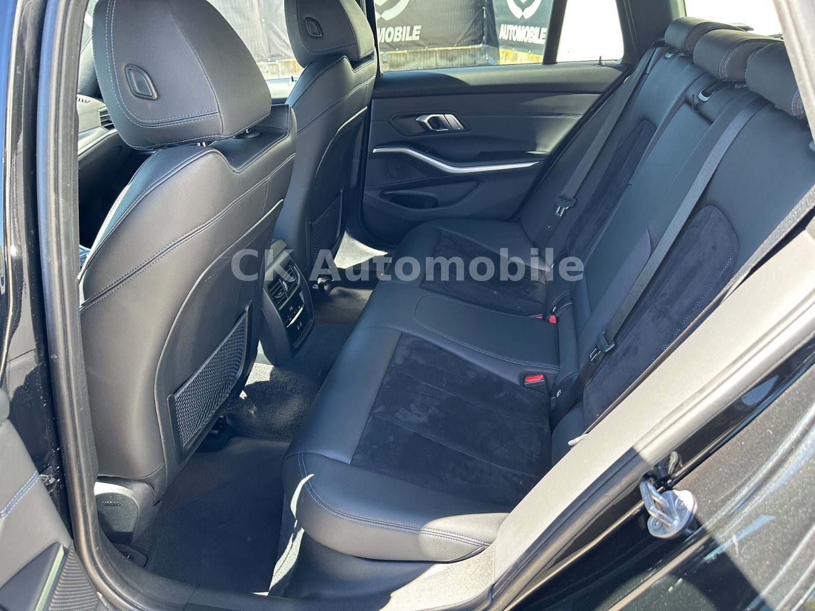 Fahrzeugabbildung BMW 320d Touring M-Sport Facelift/Shadow-Line/Navi