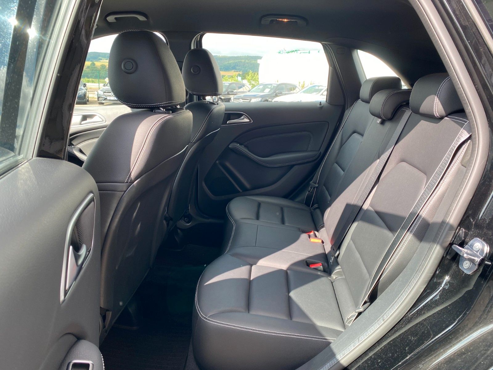 Fahrzeugabbildung Mercedes-Benz B 200 AMG+Leder+RKamera+Ambiente+Sondermodell