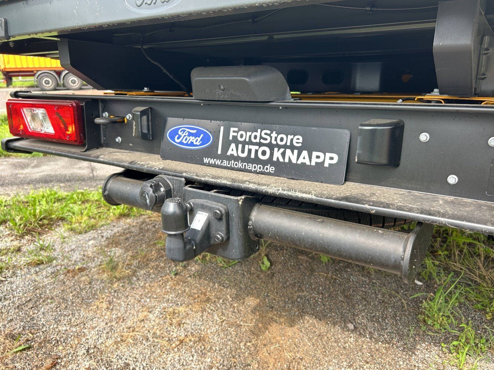 Fahrzeugabbildung Ford Transit DOKA Pritsche 350L2 Sonderfarbe GJR Tach