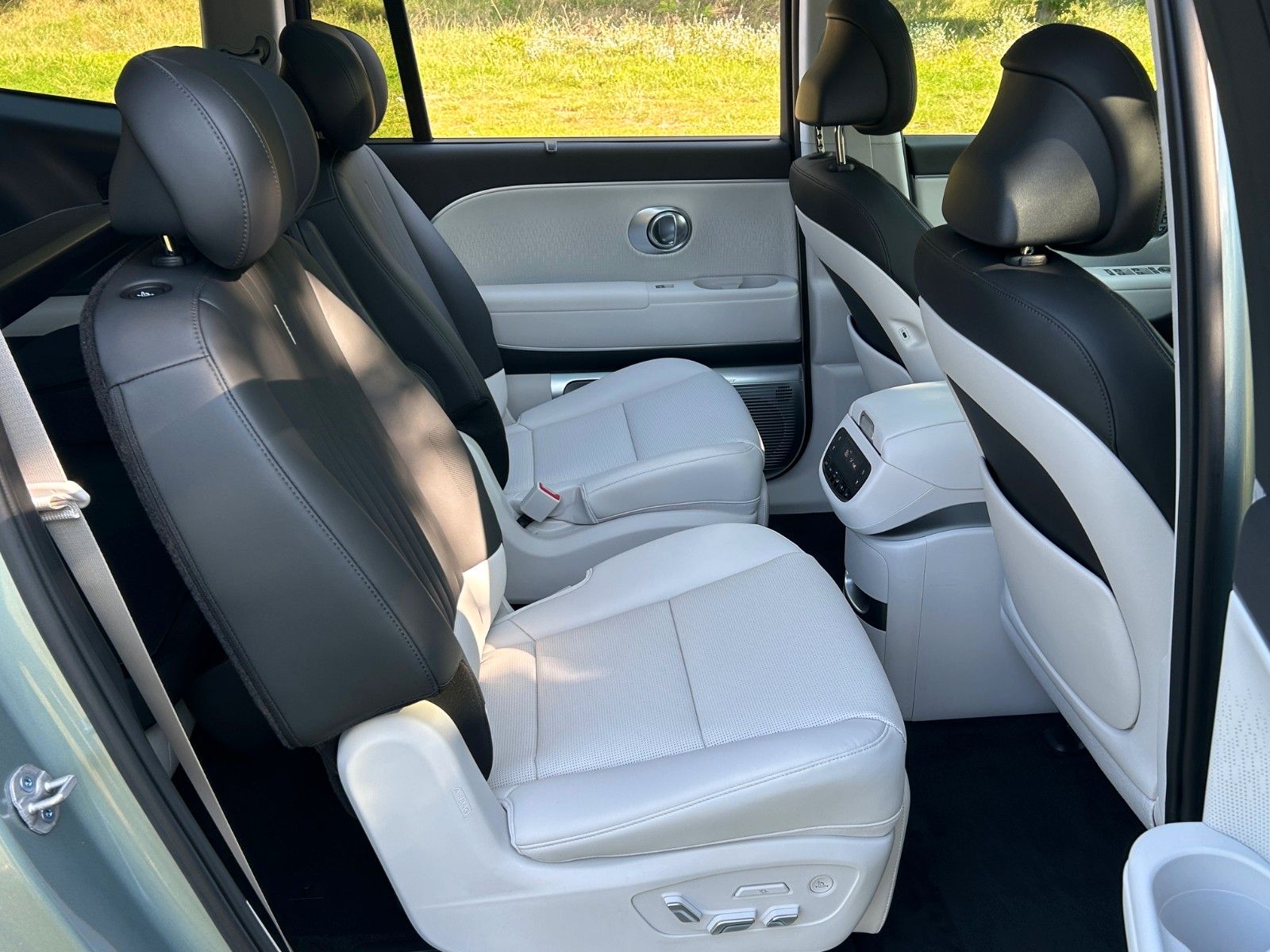 Fahrzeugabbildung Hyundai IONIQ 9 UNIQ 226kW *RW600KM*Pano*6Si*Relax*HeUp*