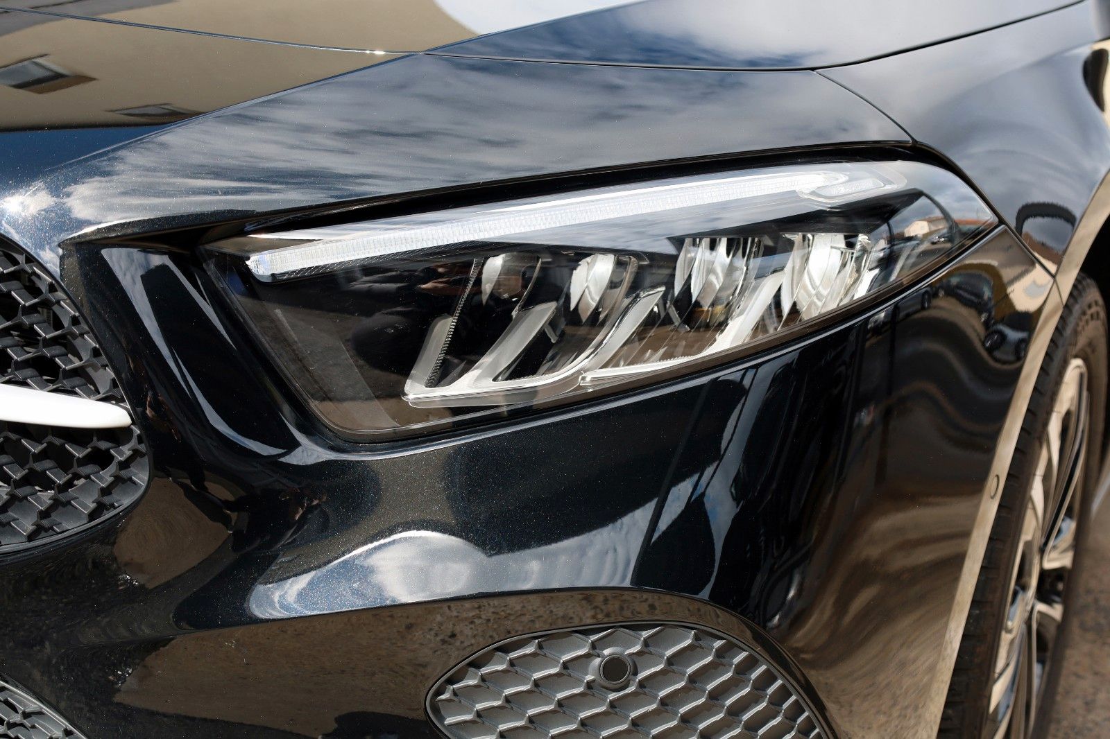Fahrzeugabbildung Mercedes-Benz A 250e T.Leder,Navi,LED,SH,PDC,Kamera,Park Paket