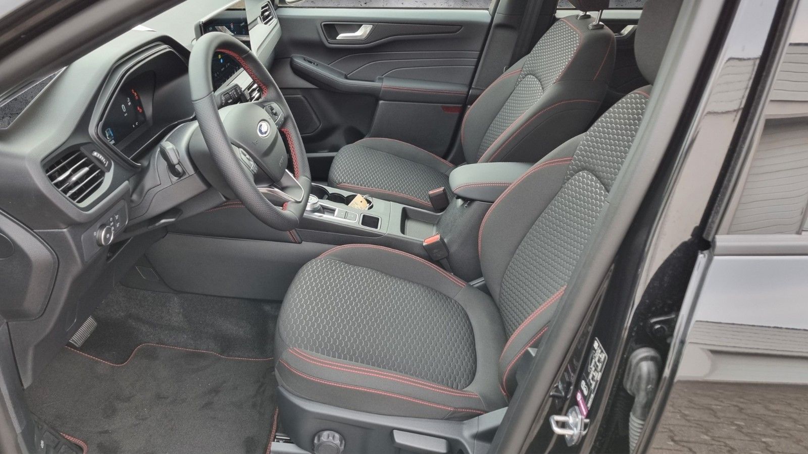 Fahrzeugabbildung Ford Kuga 1.5 EcoBoost ST-Line Automatik