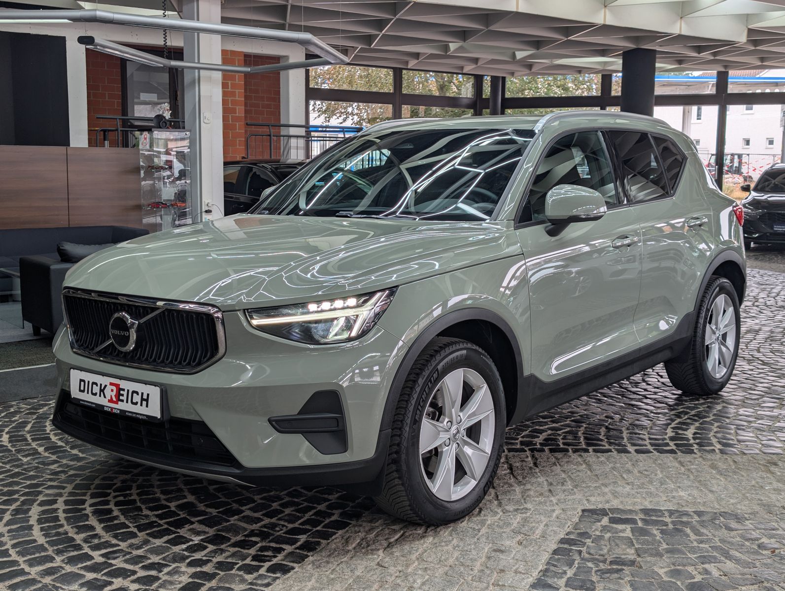 Fahrzeugabbildung Volvo XC40 B3 Core Winter-Pk. LED*VC*KEYLESS*SOUND*18"