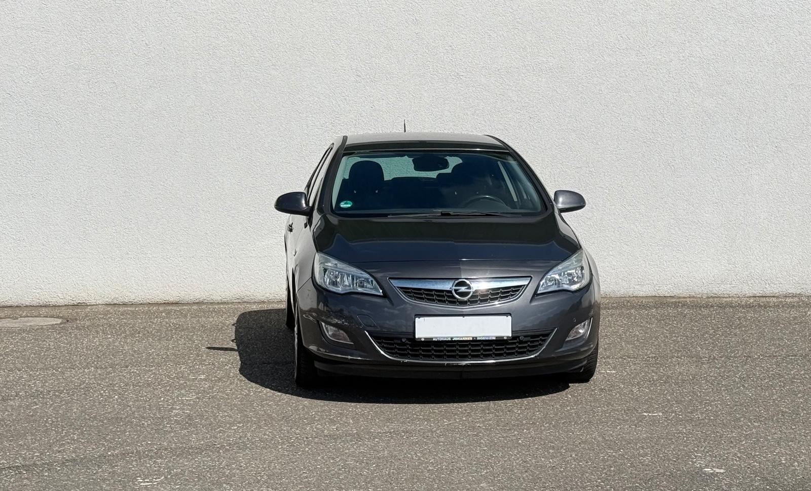 Opel Astra J Lim. Design Edition