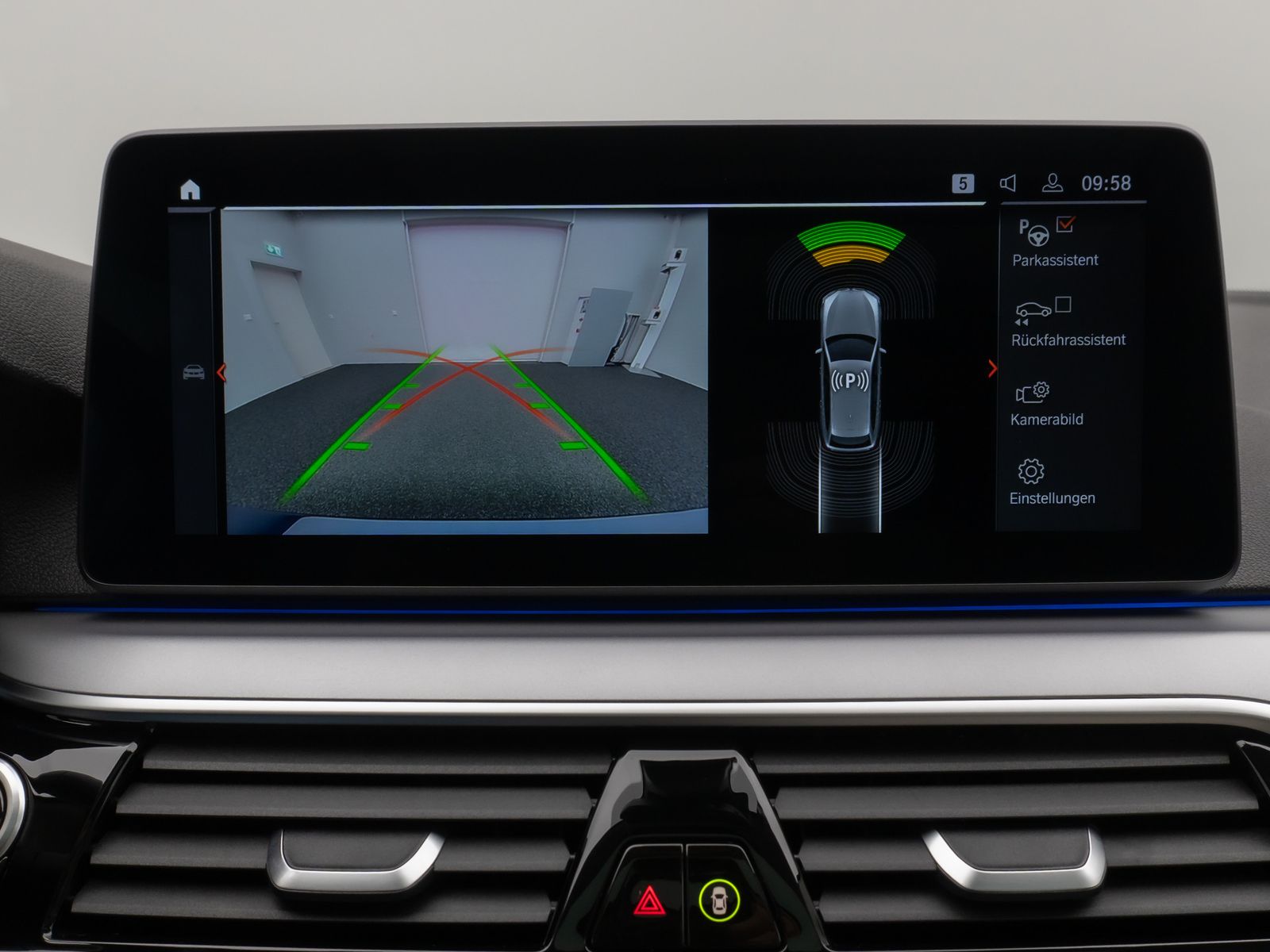 Fahrzeugabbildung BMW 530d xD Panoram Kamera HUD DAB HiFi SoftCl Sport