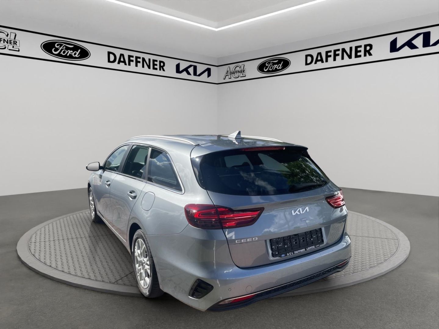 Fahrzeugabbildung Kia Ceed_sw Vision Kamera LIM VerkehrszeichenERK DAB