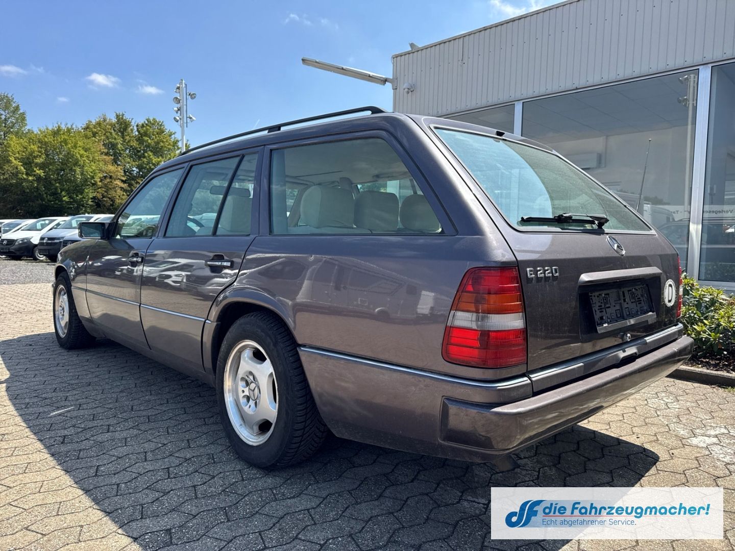 Fahrzeugabbildung Mercedes-Benz E 220 ET-Modell 220TE Alarm el.SP Spieg. *EXPORT