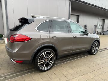 Porsche Cayenne - 5