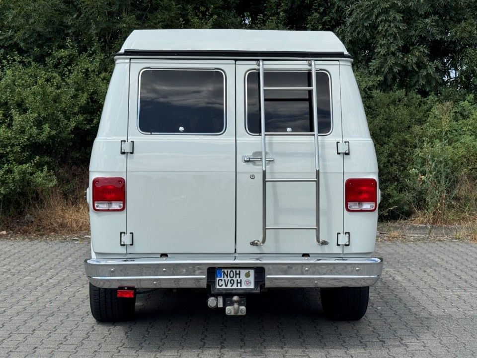 Fahrzeugabbildung Chevrolet Chevy Van G20 5.7 V8 Tiara komplett gemacht