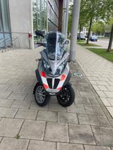 Piaggio MP3 Dreirad - PIAGGIO ROLLER MP3