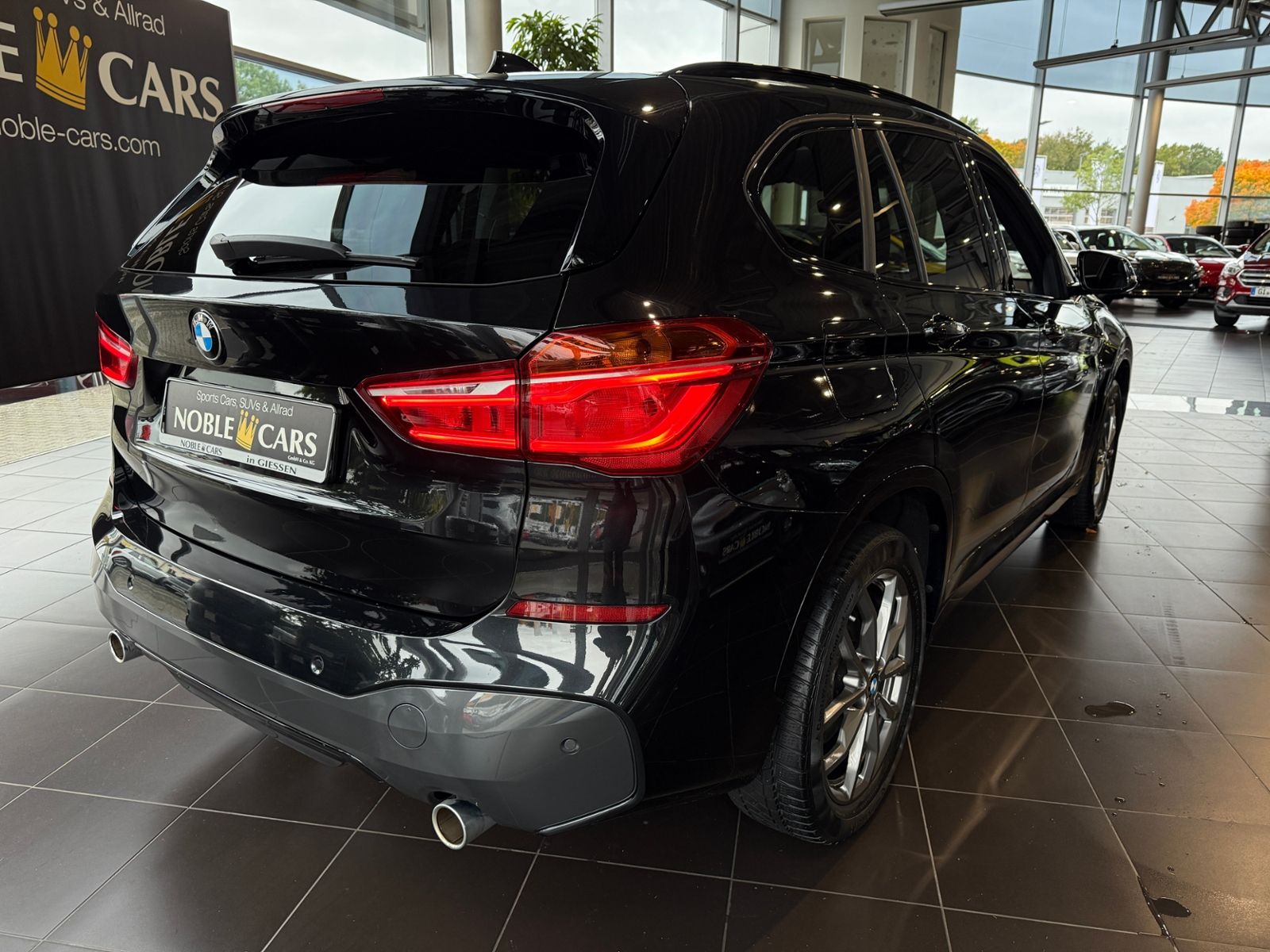 Fahrzeugabbildung BMW X1 xDrive 20 i M Sport PANO AHK HUD LED