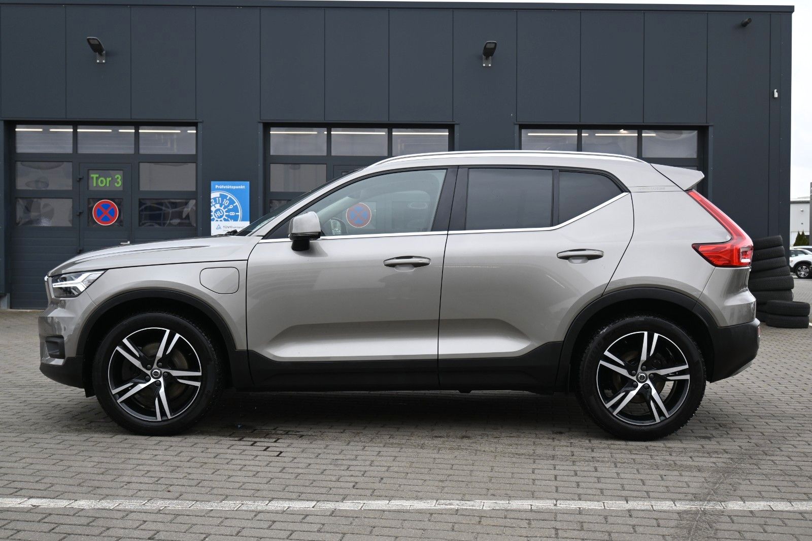 Fahrzeugabbildung Volvo XC40 T4 RC Inscription Expression*RFK*FSHZG*ACC