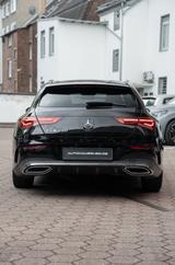 Mercedes-Benz CLA 220 Shooting Brake AMG-Line - Mercedes-Benz mit Benzin-Antrieb: Schwarz