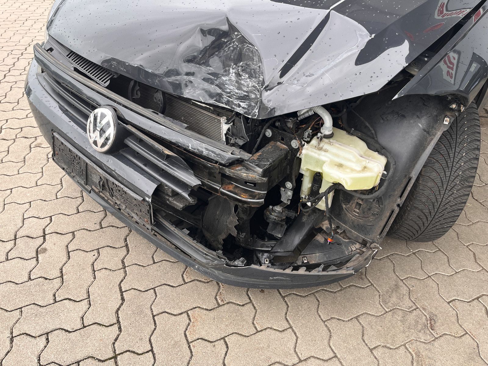 Fahrzeugabbildung Volkswagen Polo VI Trendline Frontschaden