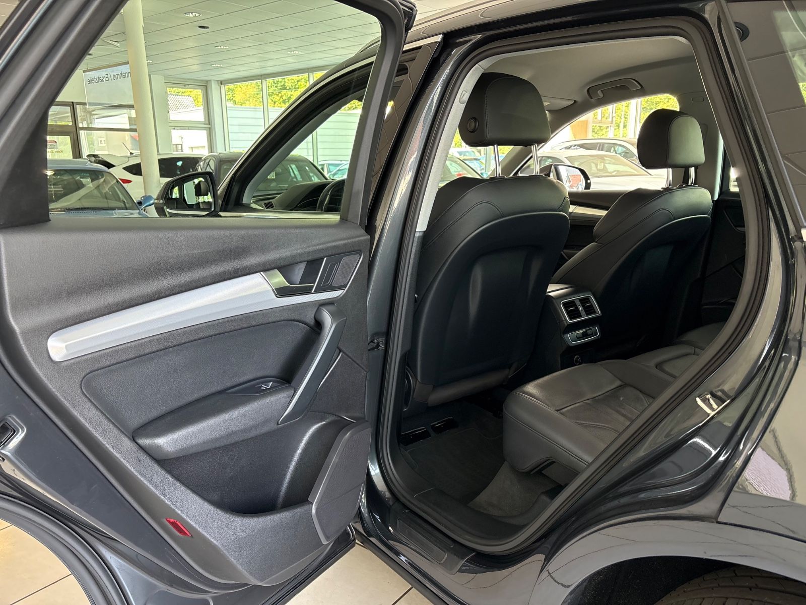 Fahrzeugabbildung Audi Q5 quattro sport