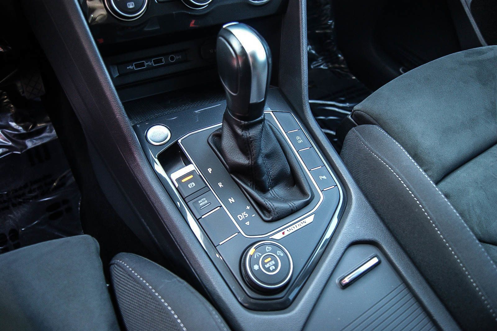 Fahrzeugabbildung Volkswagen Tiguan 2.0TDI 4Motion DSG R-LINE Black Style 19'