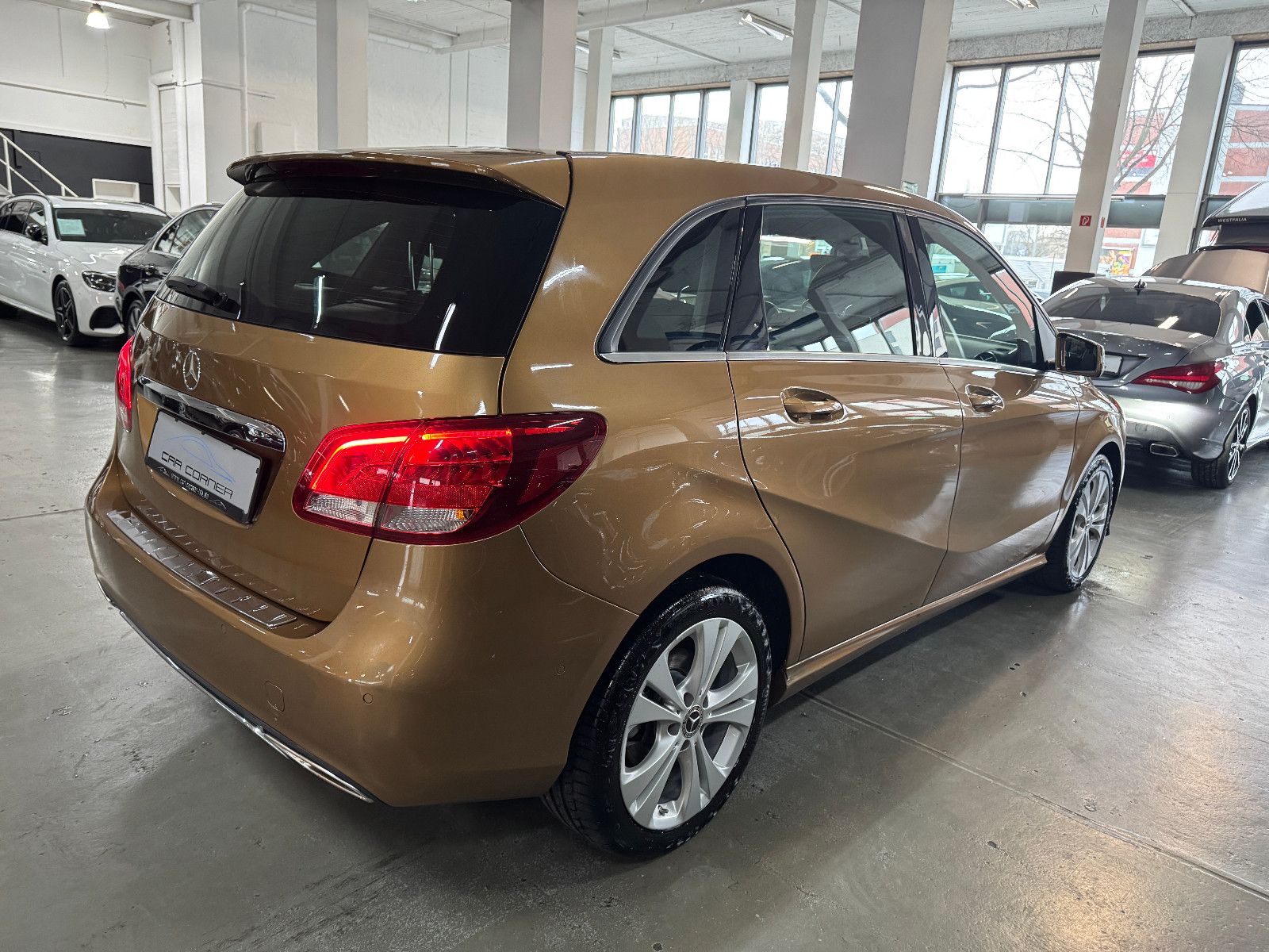 Fahrzeugabbildung Mercedes-Benz B 180 7G-DCT URBAN SPORTPAKET NAVI LED KAMERA 2H