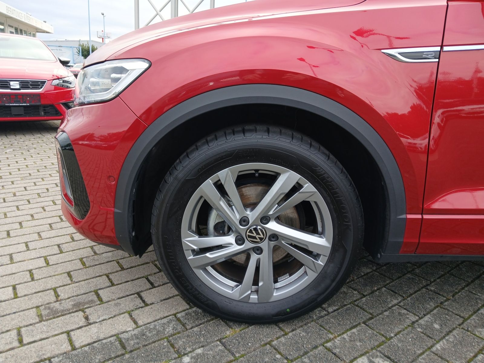 Fahrzeugabbildung Volkswagen T-Roc TSI R-Line LED AHK Navi AID ACC RFK SH