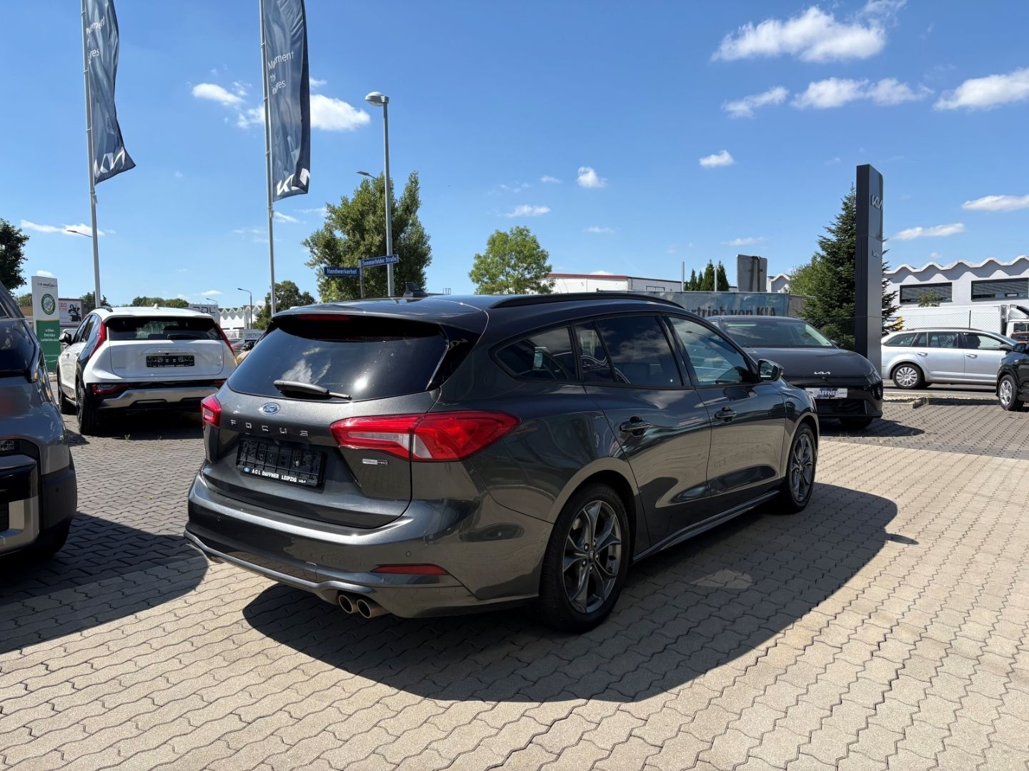Fahrzeugabbildung Ford Focus Turnier ST-Line LED Kamera HeadUpDisplay