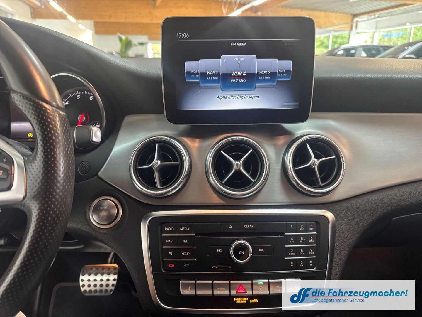 Fahrzeugabbildung Mercedes-Benz CLA 180 Shooting Brake AMG Sportpaket Navi LED *