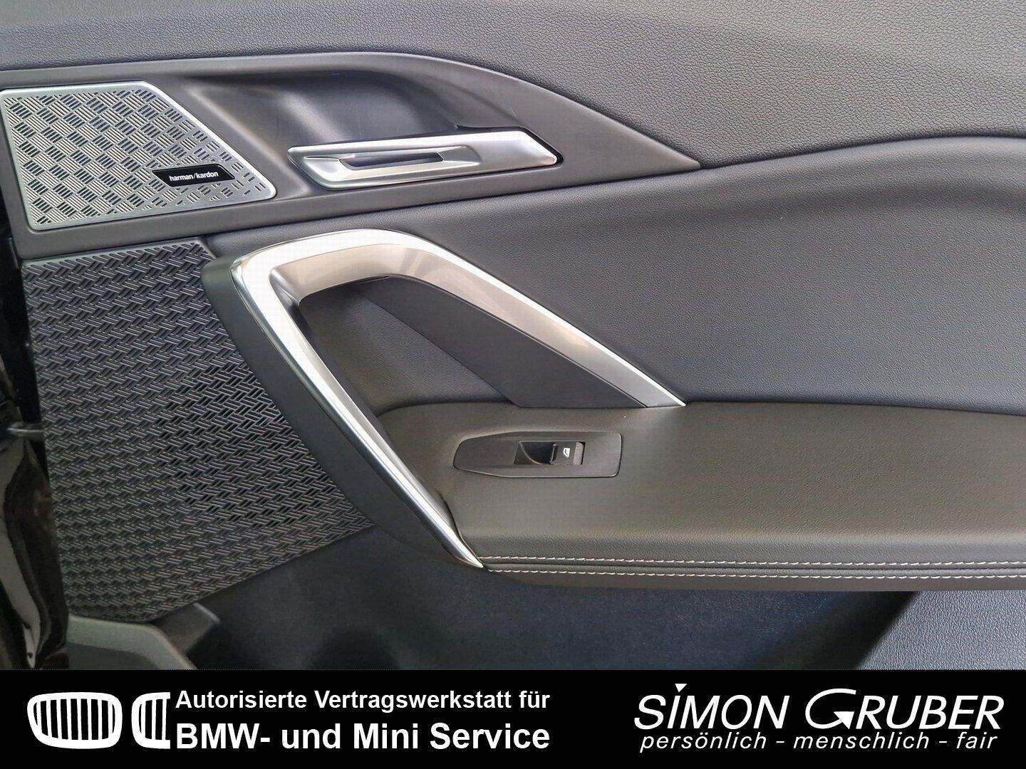 Fahrzeugabbildung BMW X1 xDrive23i Mild-Hybrid xLine Panorama HUD LED