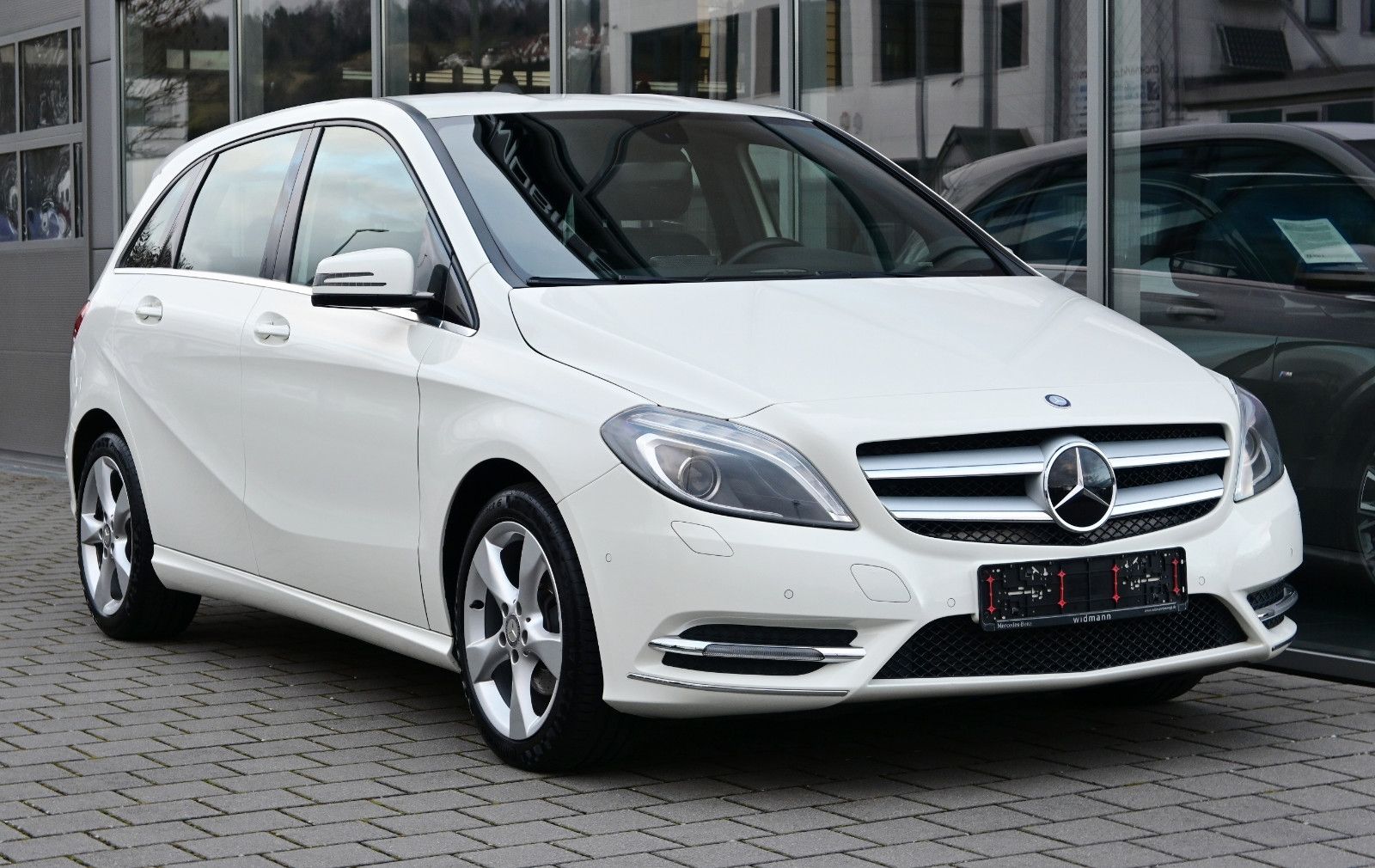 Fahrzeugabbildung Mercedes-Benz B 200 CDI BlueEFF. Aut. °SPORTPAKET°AHK°XENON°