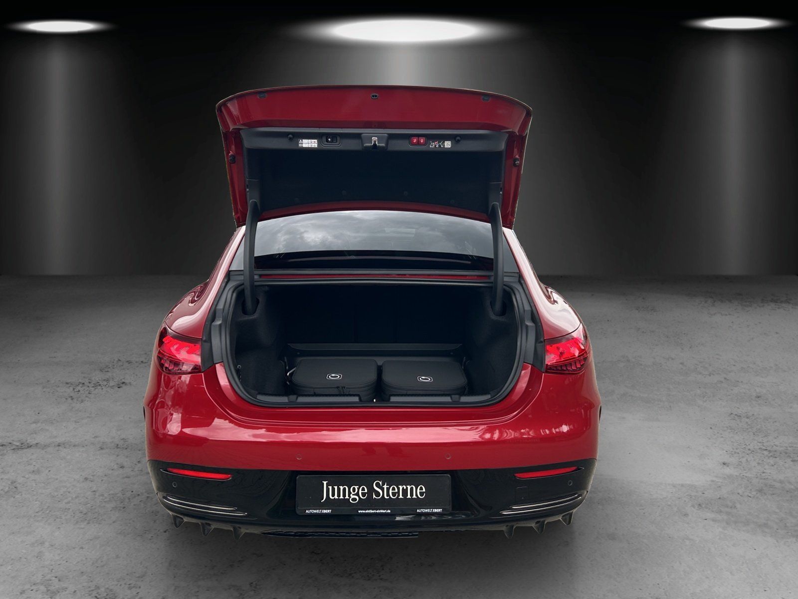 Fahrzeugabbildung Mercedes-Benz EQE350 AMG Prem AIRMATIC Memo DISTRO AHK 4,5°HAL