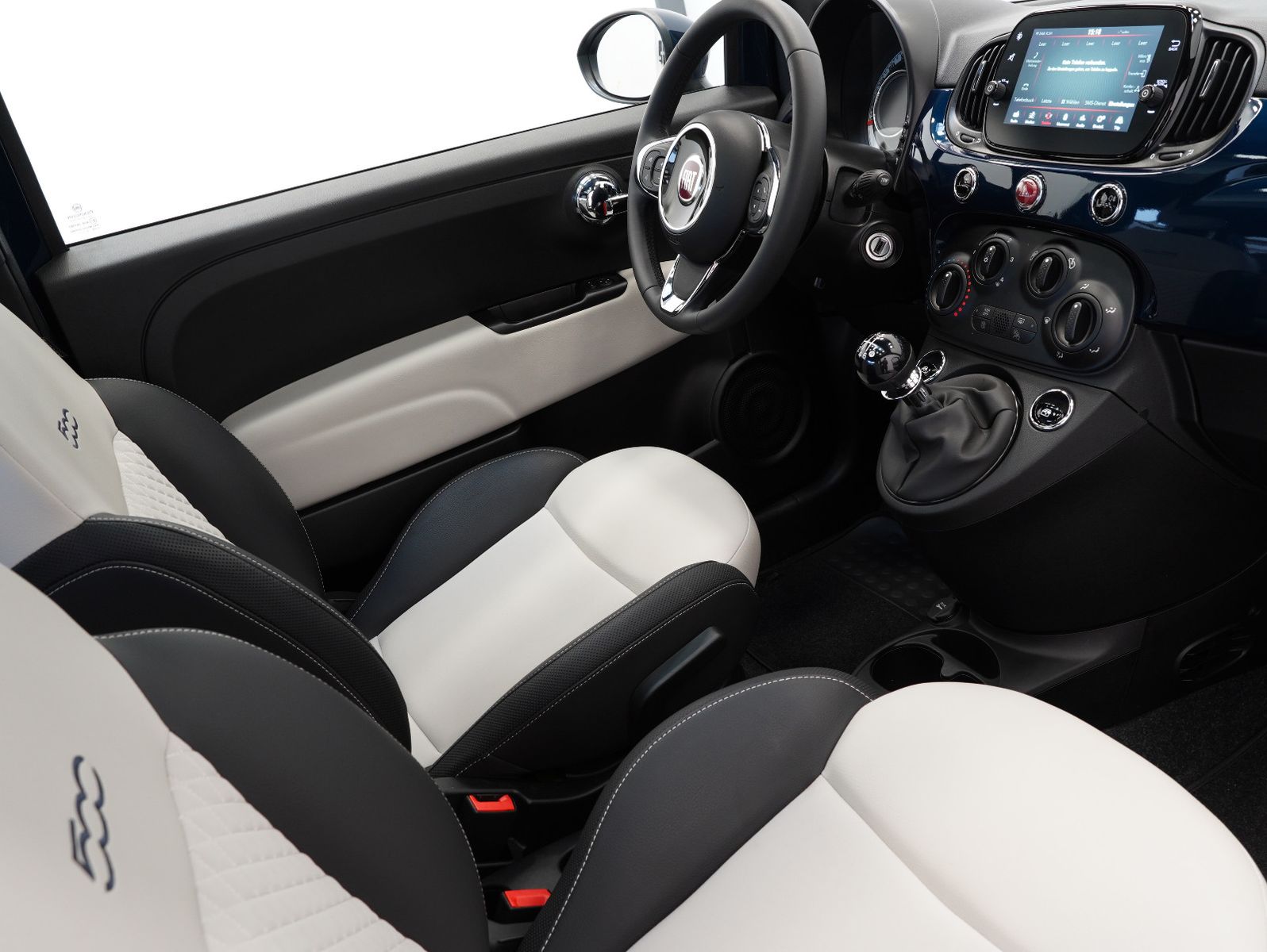 Fahrzeugabbildung Fiat 500 1.0 Mild Hybrid Dolcevita PANORAMA