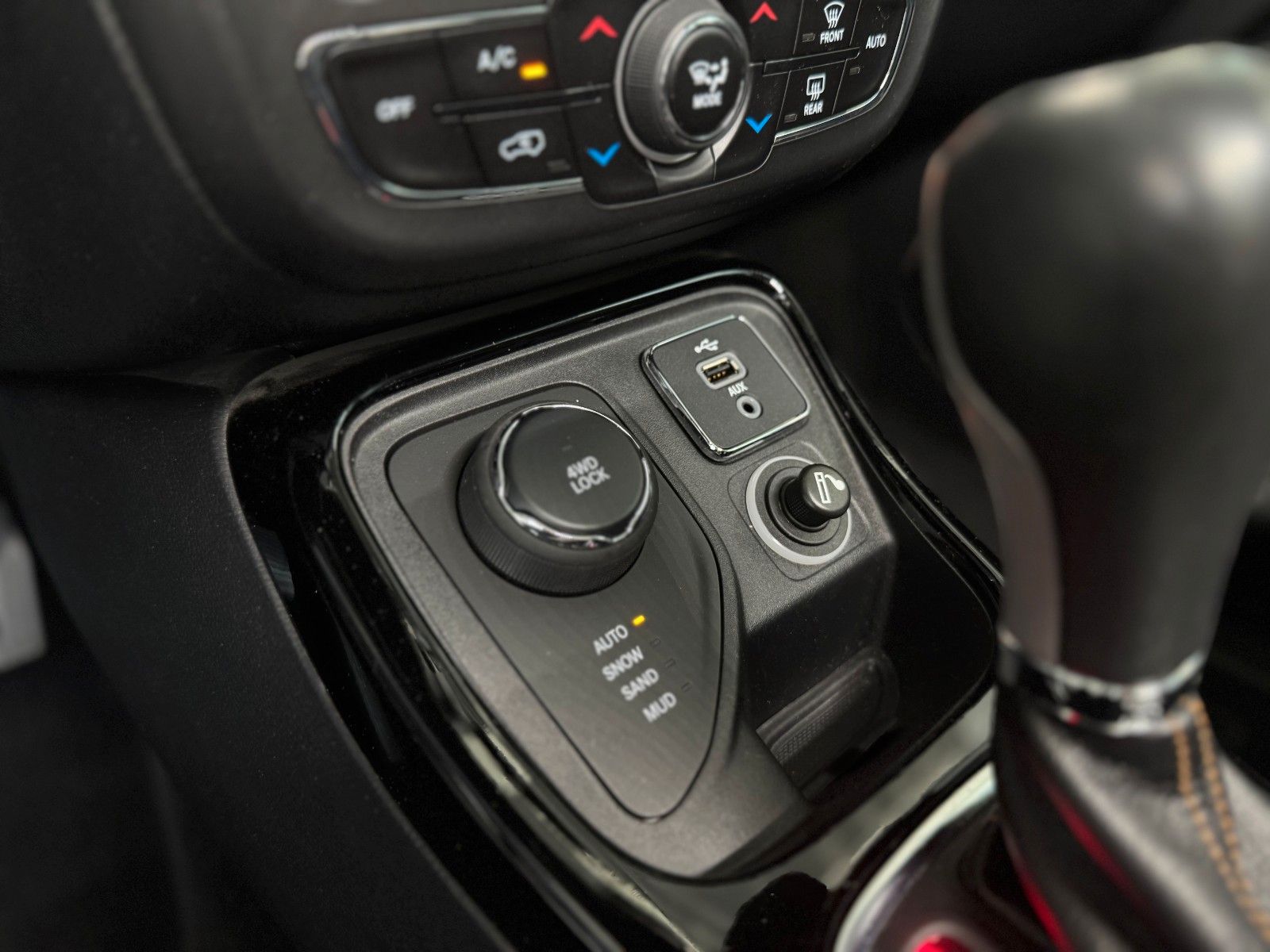 Fahrzeugabbildung Jeep Compass Limited 4WD DAB+ Xenon Beats Navi