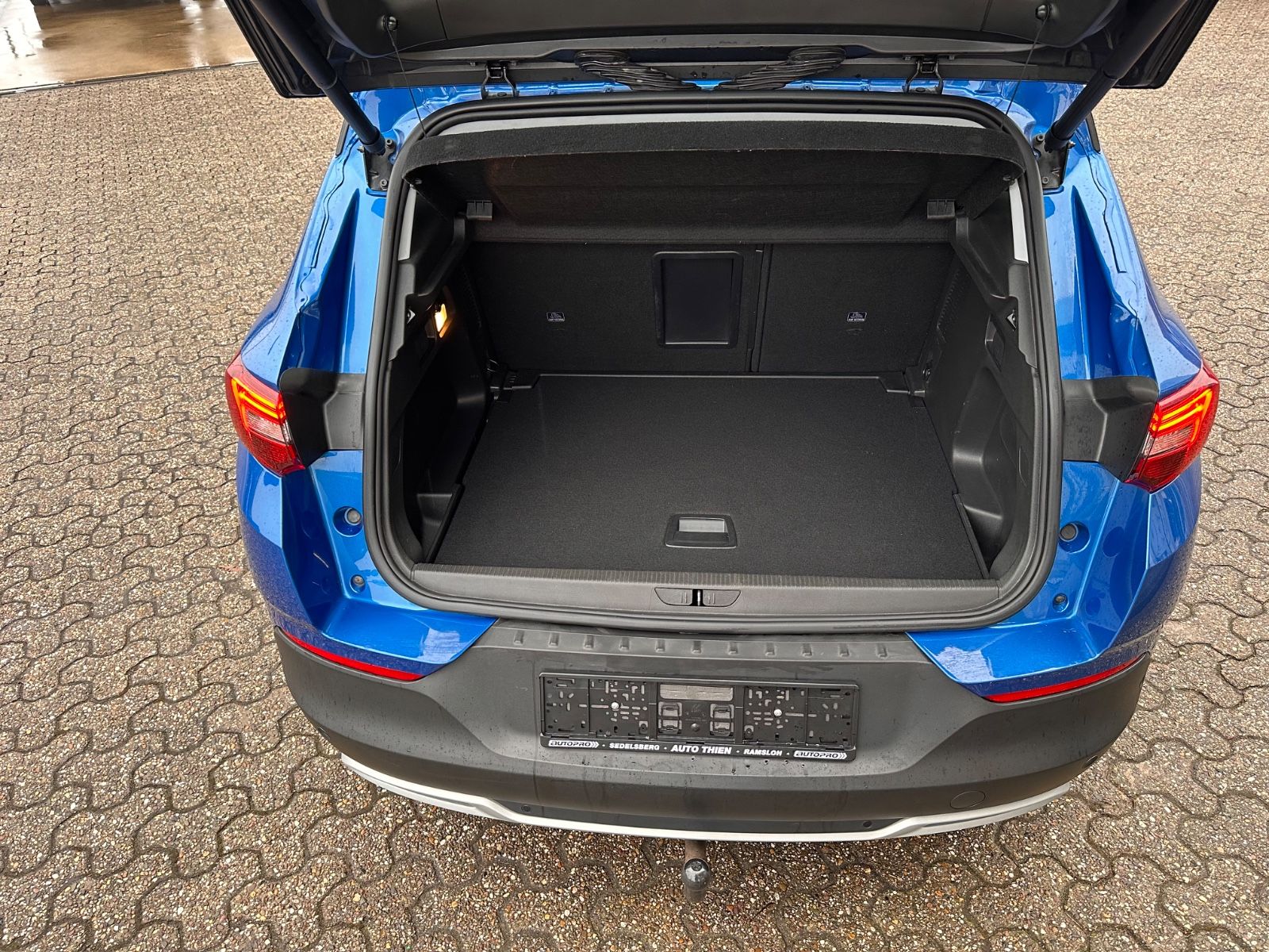 Fahrzeugabbildung Opel Grandland (X) 1.2 Turbo BiLED/AHK/Navi/360°/GJR