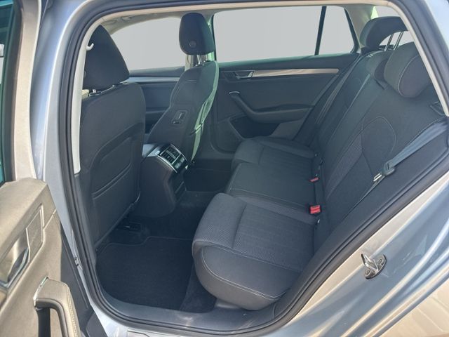 Superb Combi 2.0 TDI Style LED+NAVI+PANO+AHK+RFK