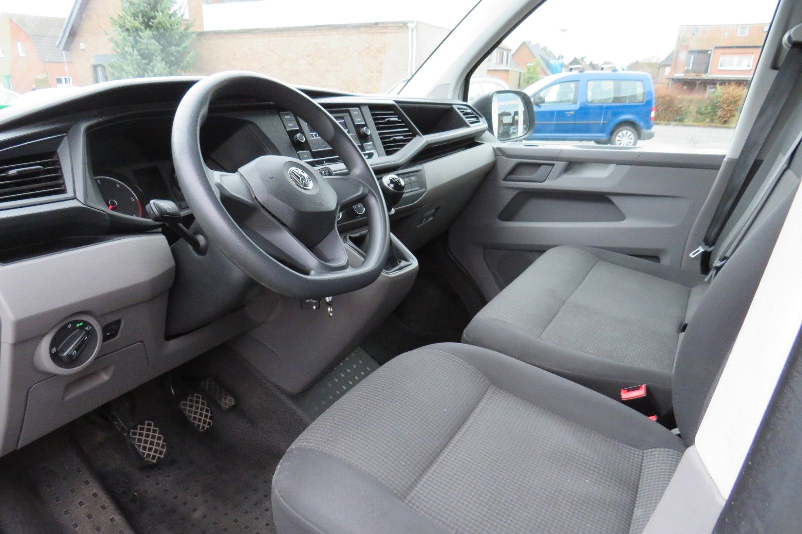 Fahrzeugabbildung Volkswagen T6 Kasten TDI KURZ KLAPPE KLIMA PDC TELVOR 1.HD