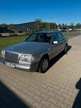 Mercedes-Benz Mercedes Benz w124. 200E - Mercedes-Benz 200: 200e W124