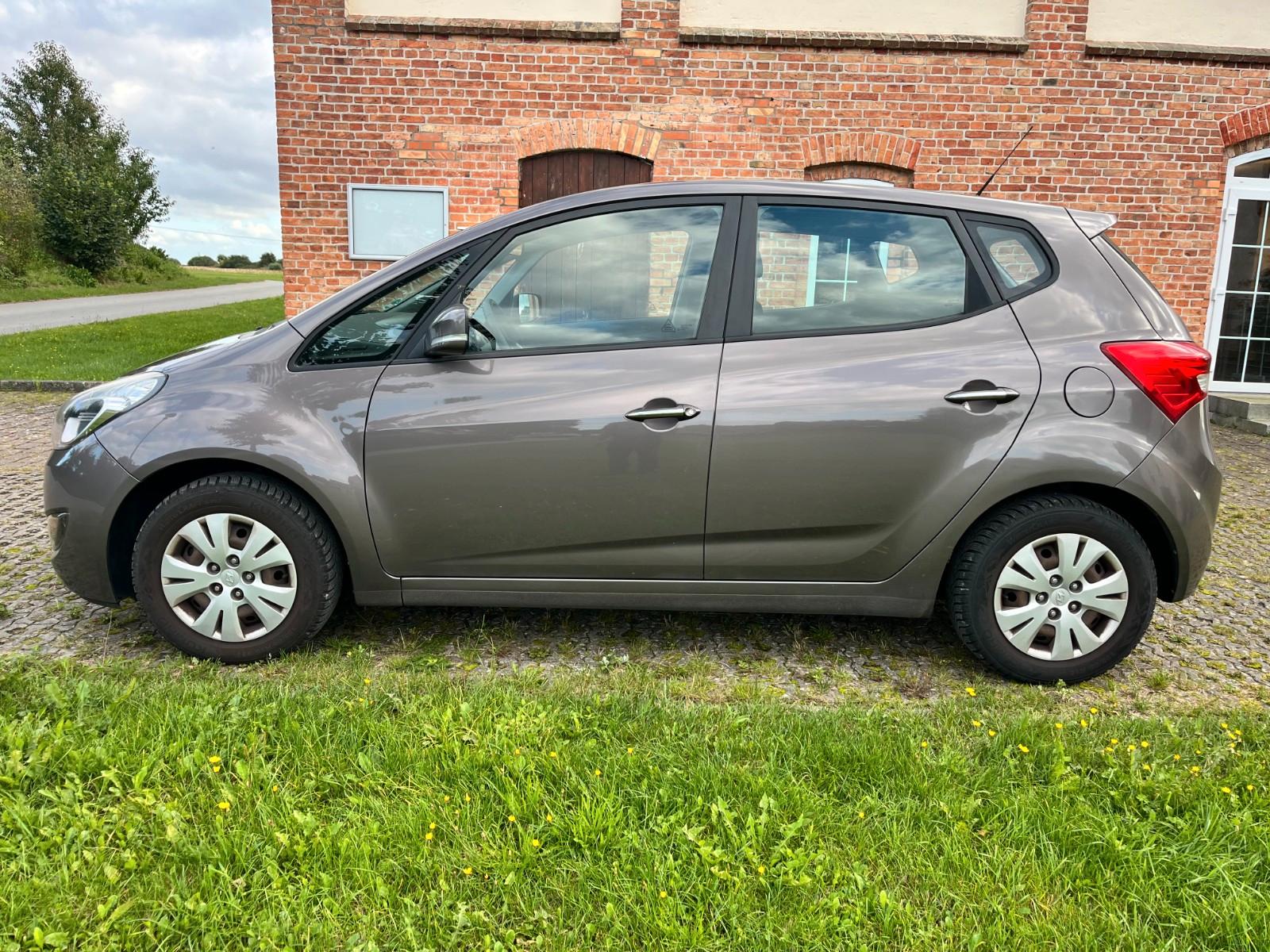 Hyundai ix20 2012 — вигляд ззаду