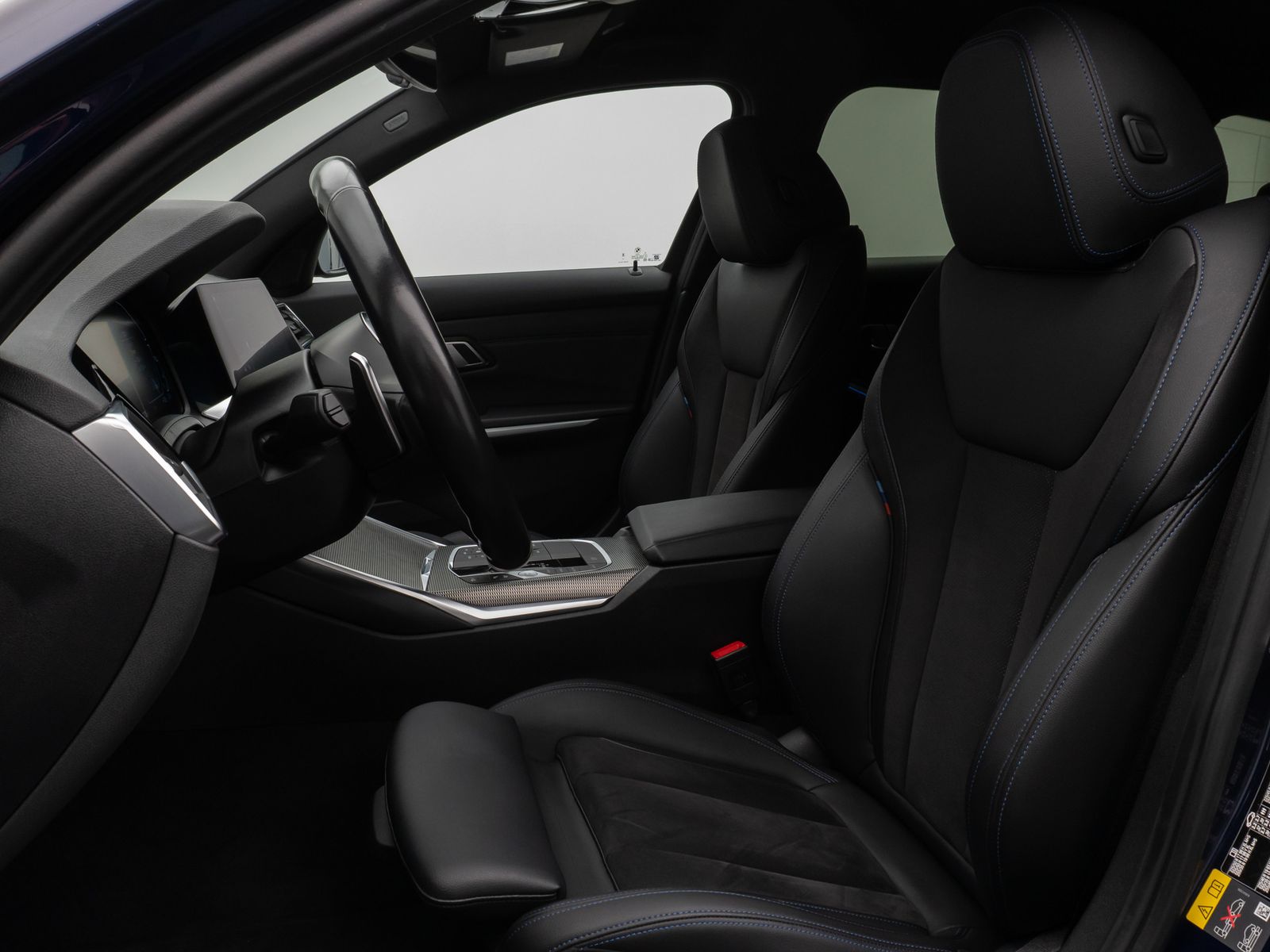 Fahrzeugabbildung BMW 330e  M Sport Laser Kamera HUD DAB HiFi Komfort