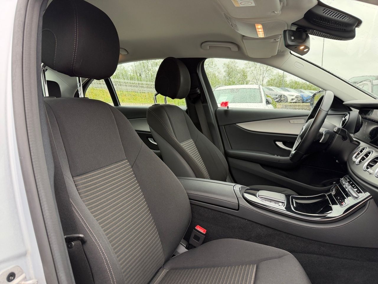 Fahrzeugabbildung Mercedes-Benz E 300 e AVANTGARDE+WIDESCREEN+DAB+LED+KAMERA+