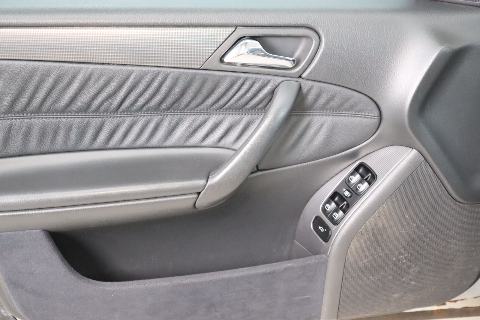 Fahrzeugabbildung Mercedes-Benz C 320 AVANTGARDE 1. Hand * Xenon * Leder * Navi