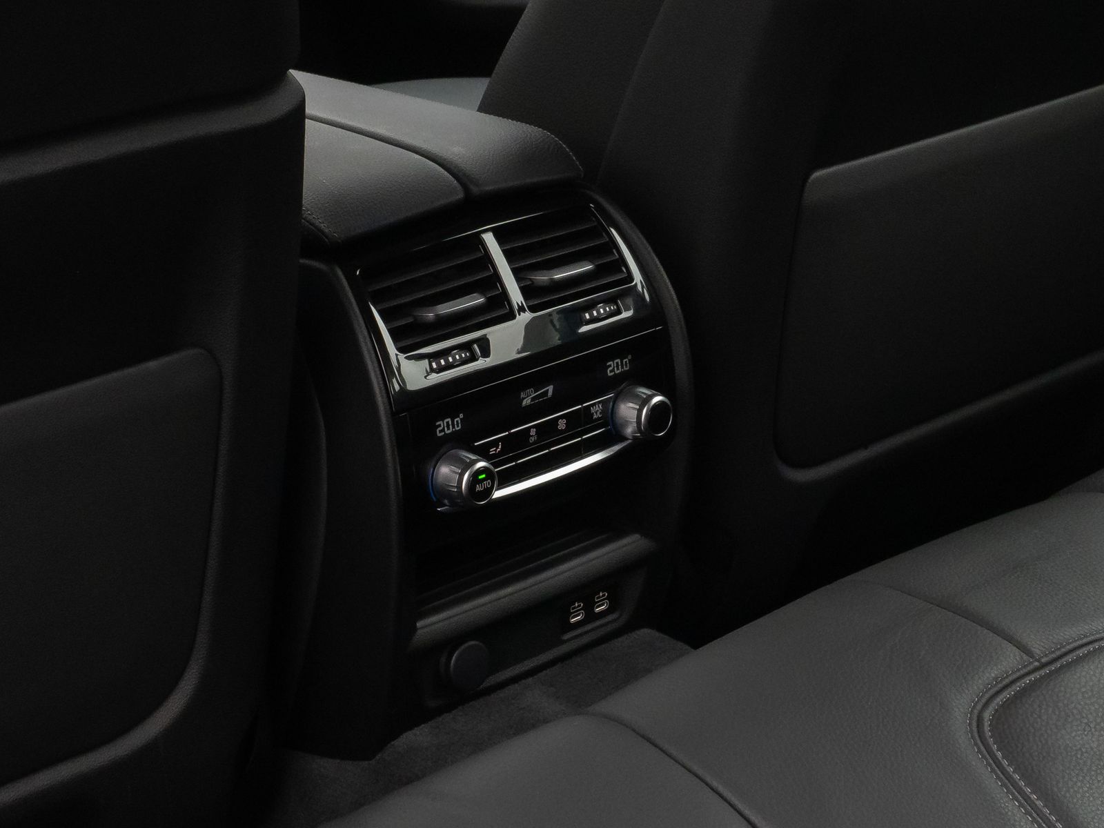 Fahrzeugabbildung BMW 530d xD Luxury Line Kamera HUD DAB H/K Laser AHK