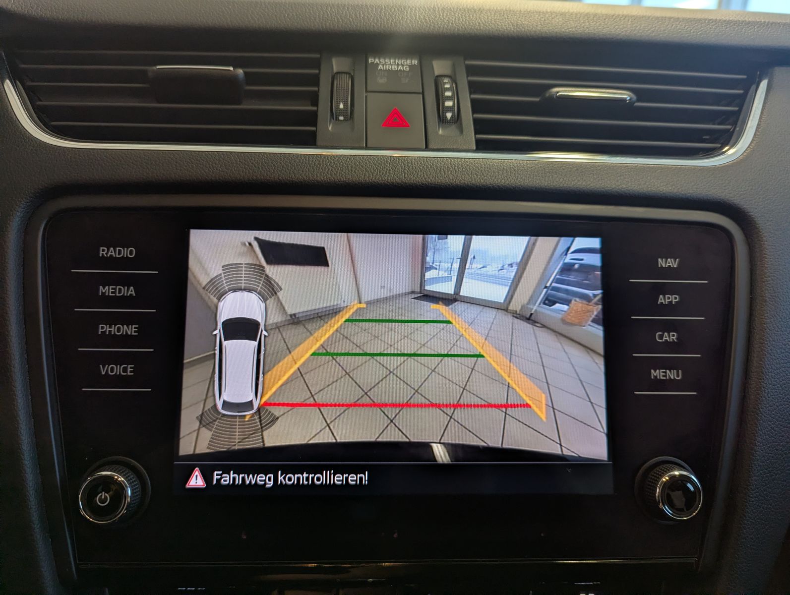 SKODA Octavia Soleil 2.0 TDI DSG Buisness Kamera LED - Image 23