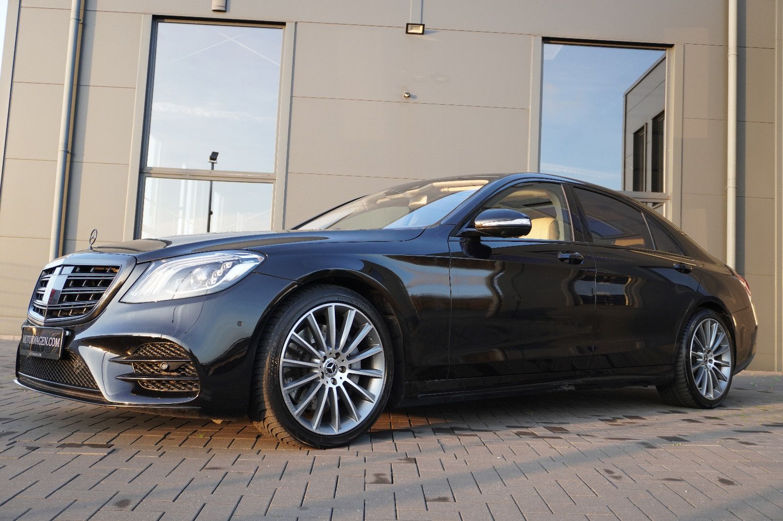 Fahrzeugabbildung Mercedes-Benz S 560 4Matic L AMG