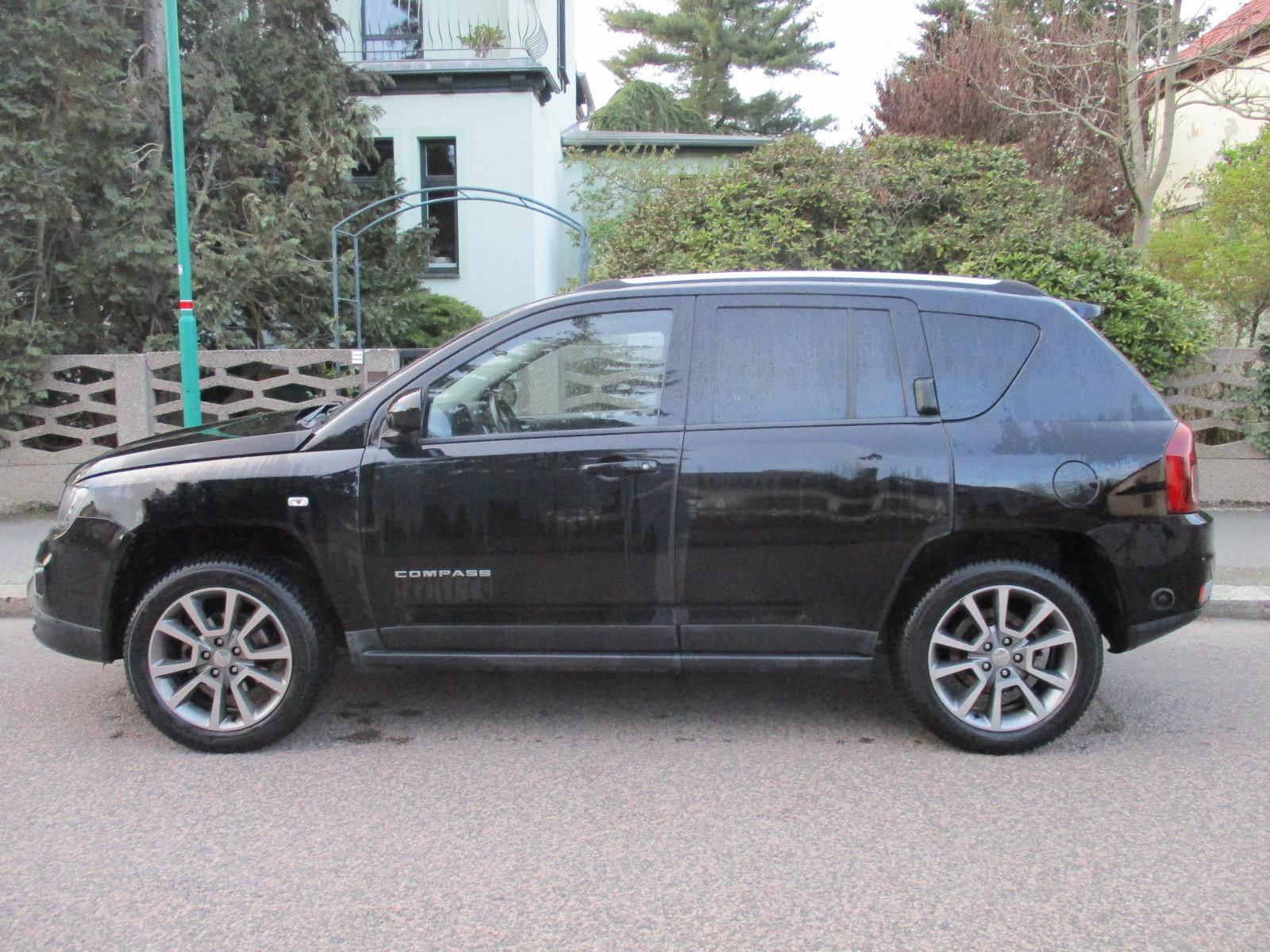Jeep Compass 2015 — rear view