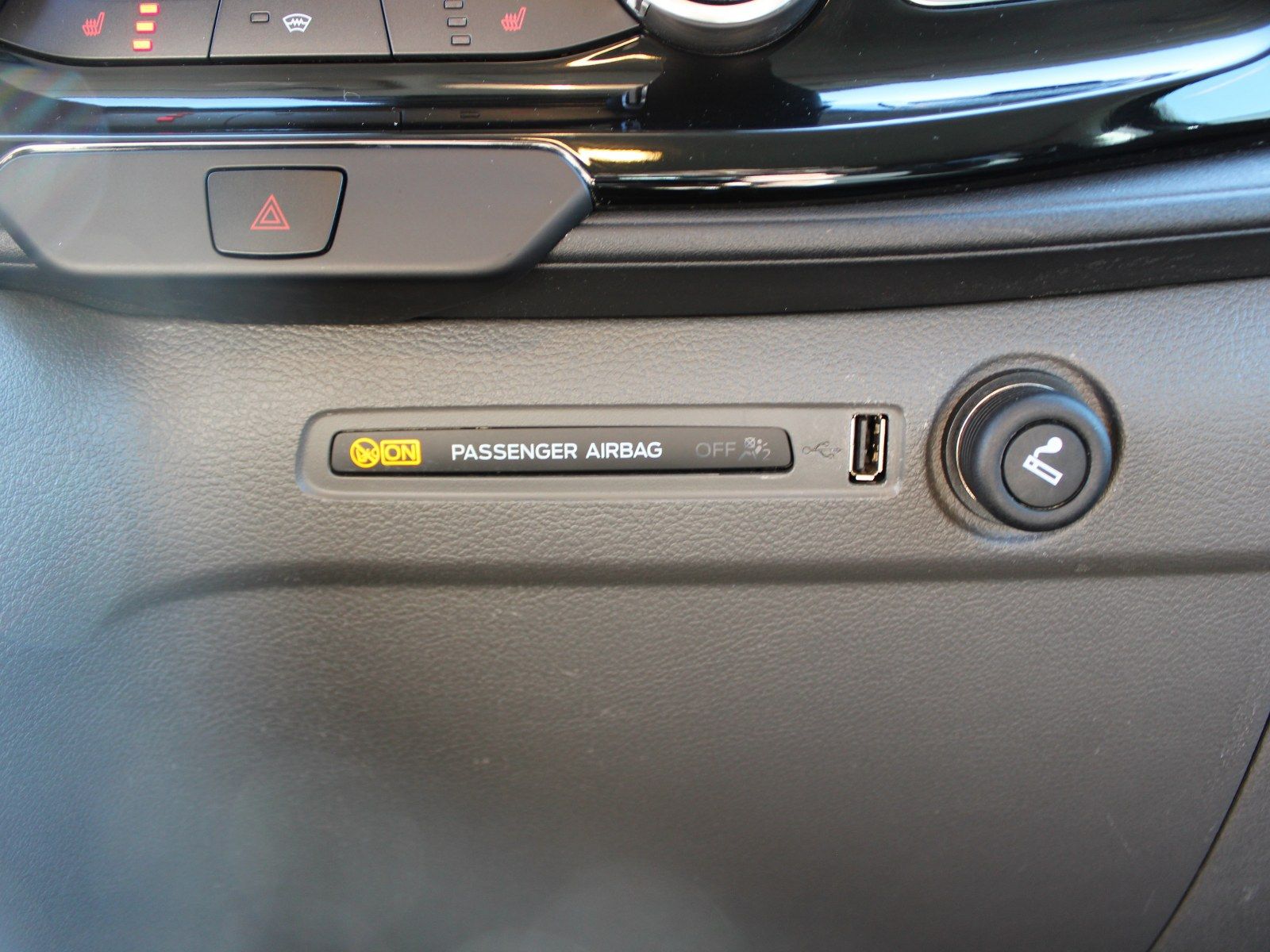 Fahrzeugabbildung Ford Transit Custom 320 L1 Sport 2,0 TDCi