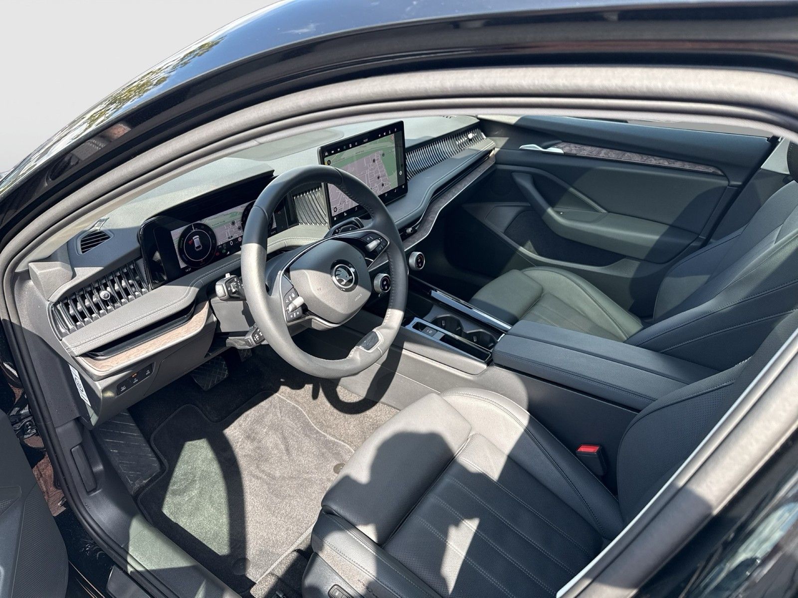 Skoda Superb Combi 1.5 iV L&K PANO CANTON AHK 360°CAM imagem 3
