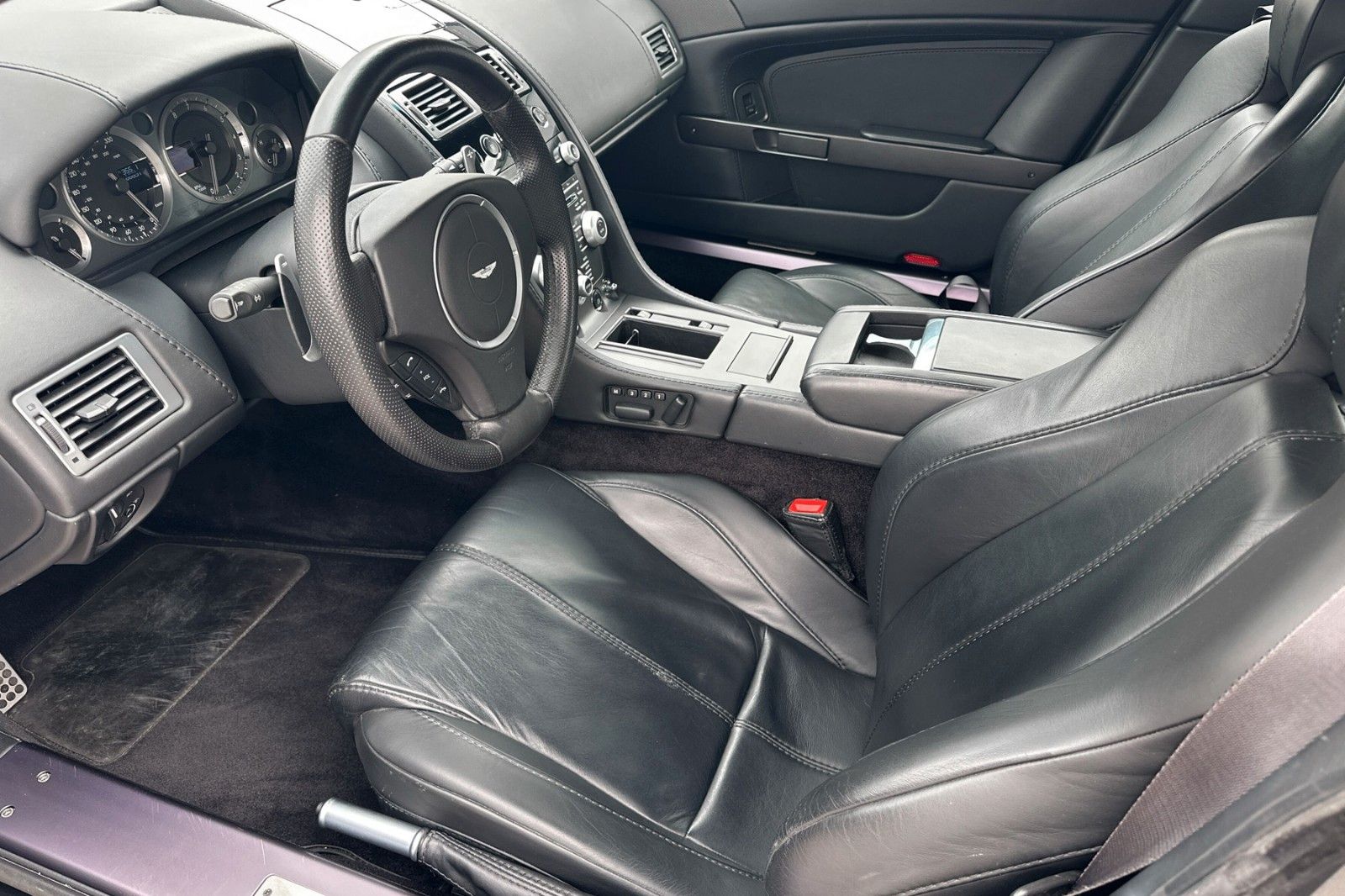 Fahrzeugabbildung Aston Martin V8 Vantage 4.7l