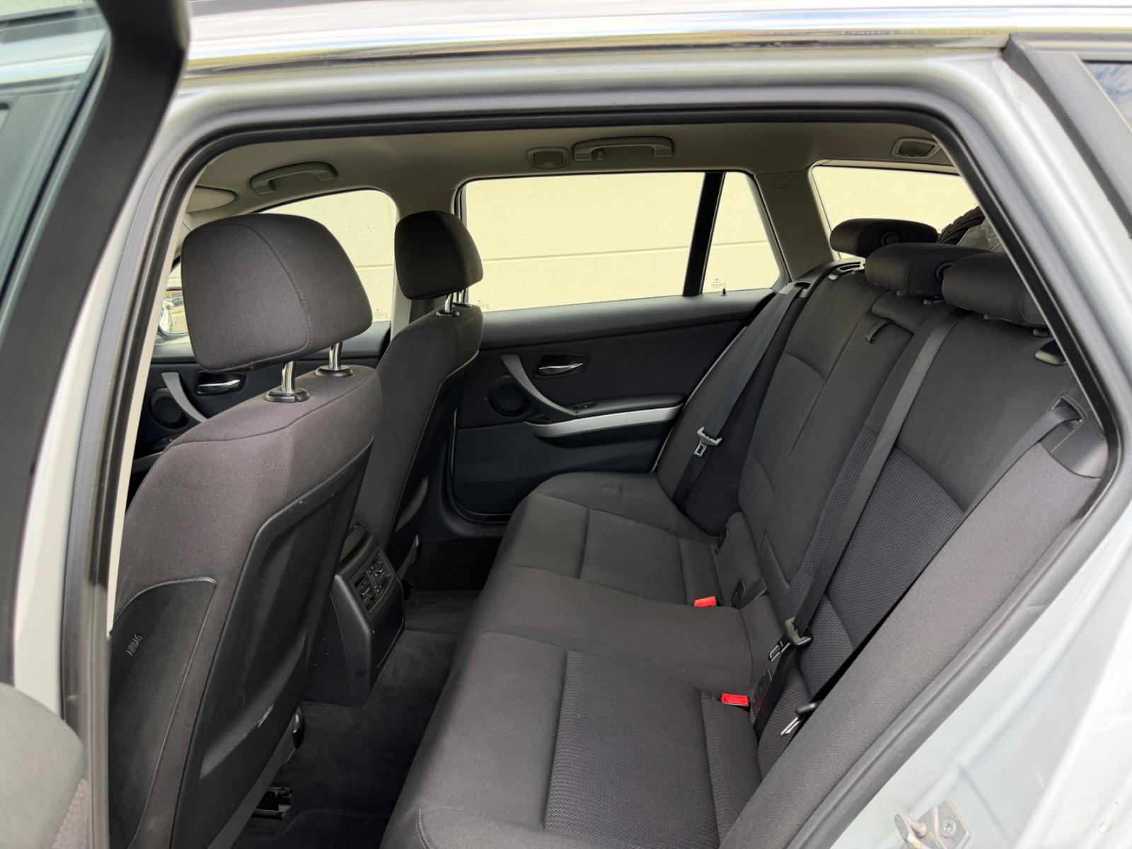 BMW 325 TOURING AUT*XEN*AHK*2.HAND*NAVI* | 218 ch | BVA | BMW 325I TOURING AUT | ATTELAGE