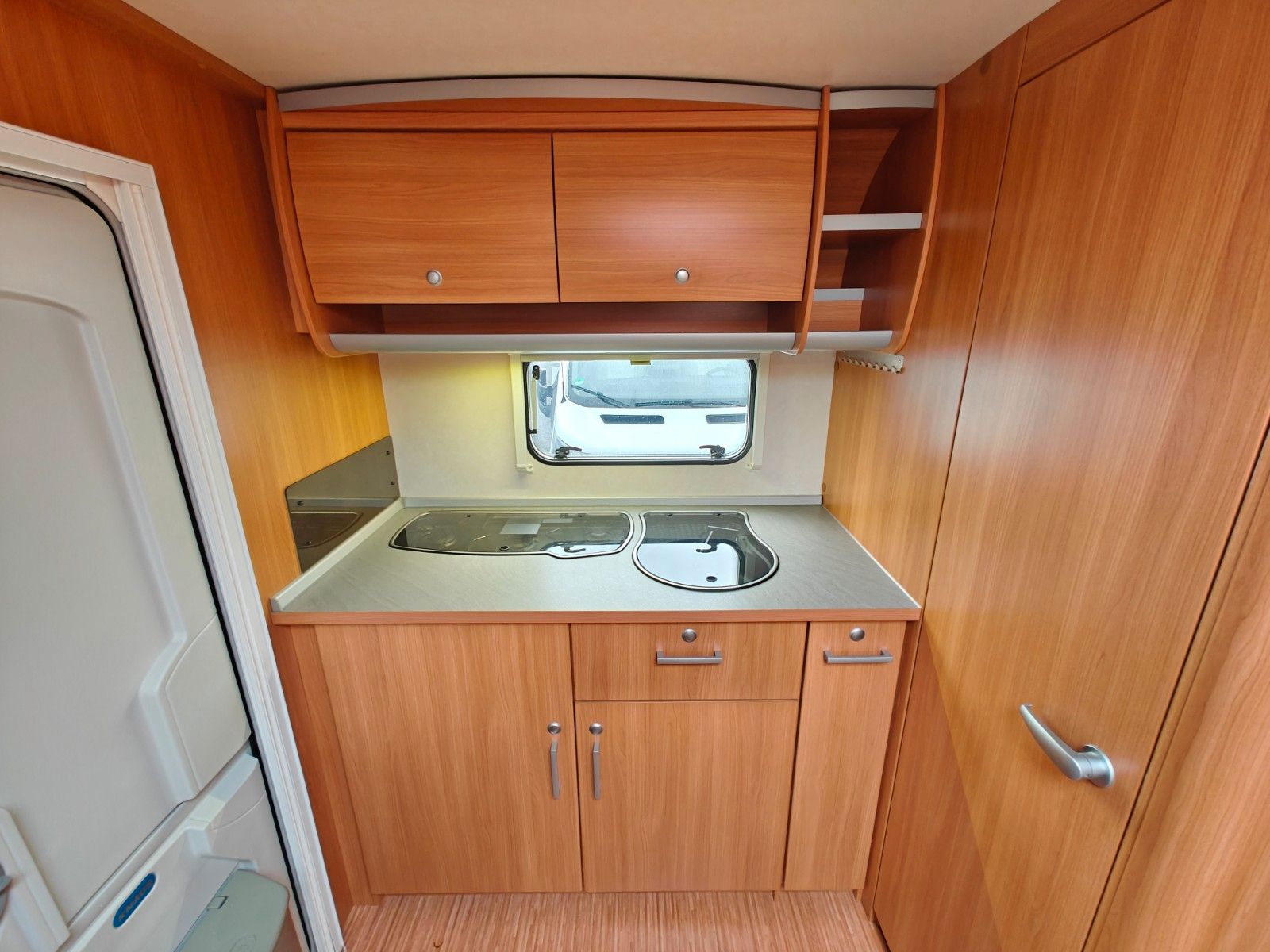 Fahrzeugabbildung Knaus Sport 400 LB - Doppelbett/Sitzgruppe, Superb -