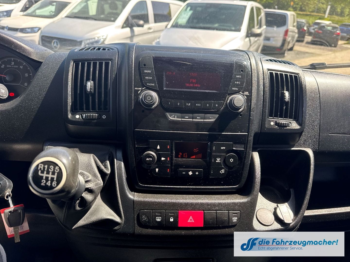 Fahrzeugabbildung Peugeot Boxer Kasten 330 L1H1 Pro BlueHDi 140 Stop&Start