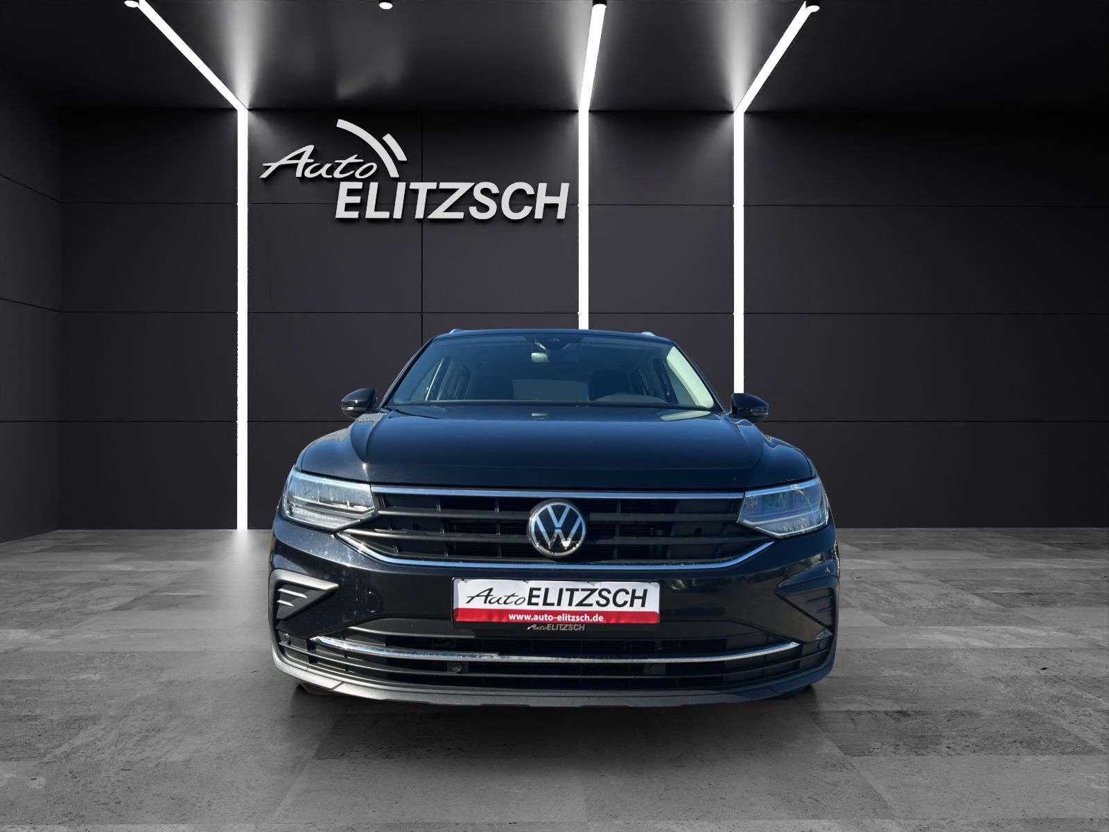 Fahrzeugabbildung Volkswagen Tiguan Life TDI DSG 4M LED ACC AHK LRHzg SH Rear